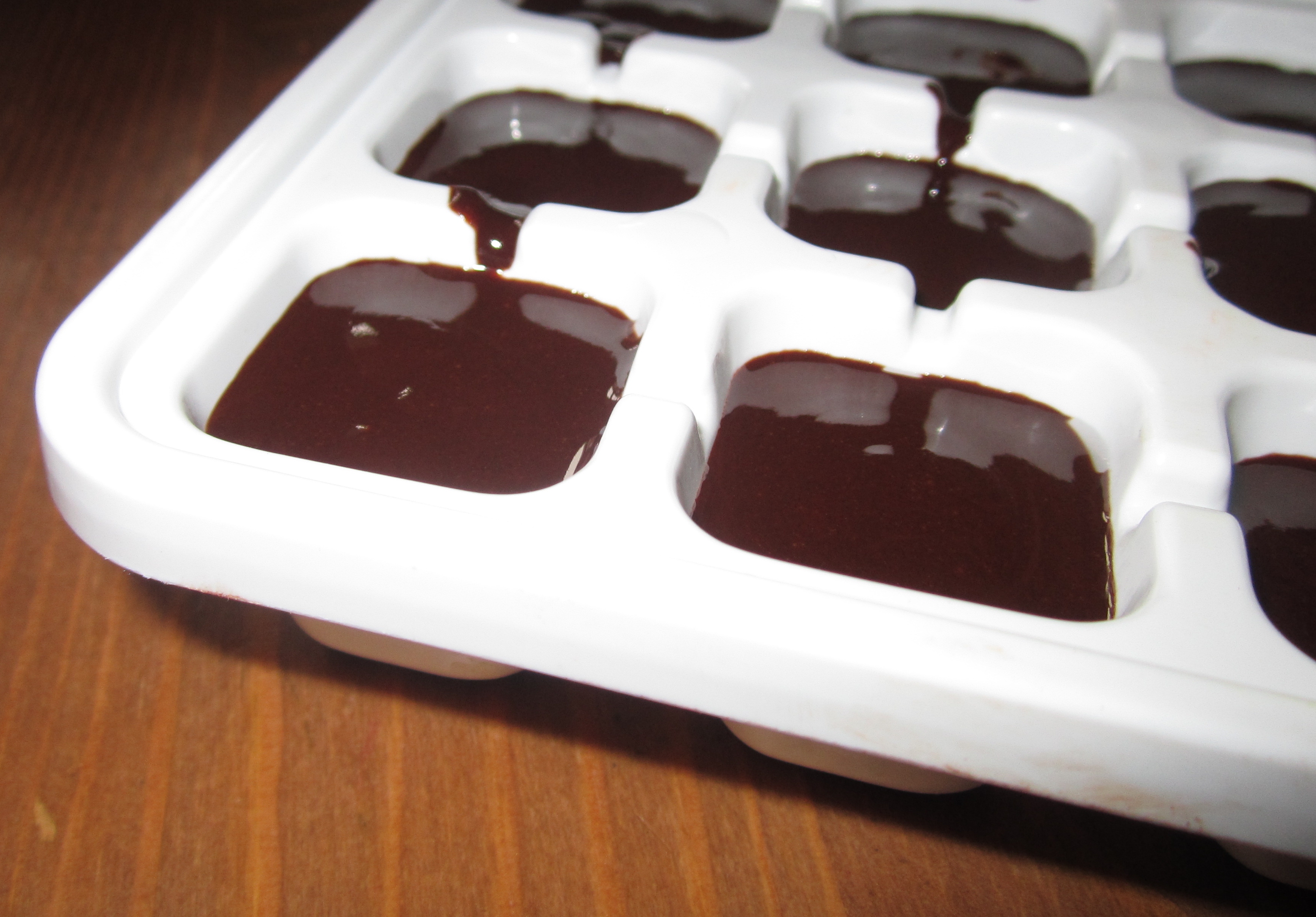 Lav selv chokolade – sådan lavede vi chokolade med kakaopulver, kakaosmør og stevia
